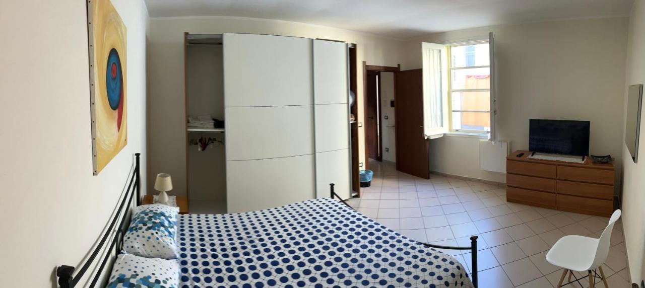 Casa Adriana, Centralissima, Confinante Ospedale Civile サッサリ エクステリア 写真